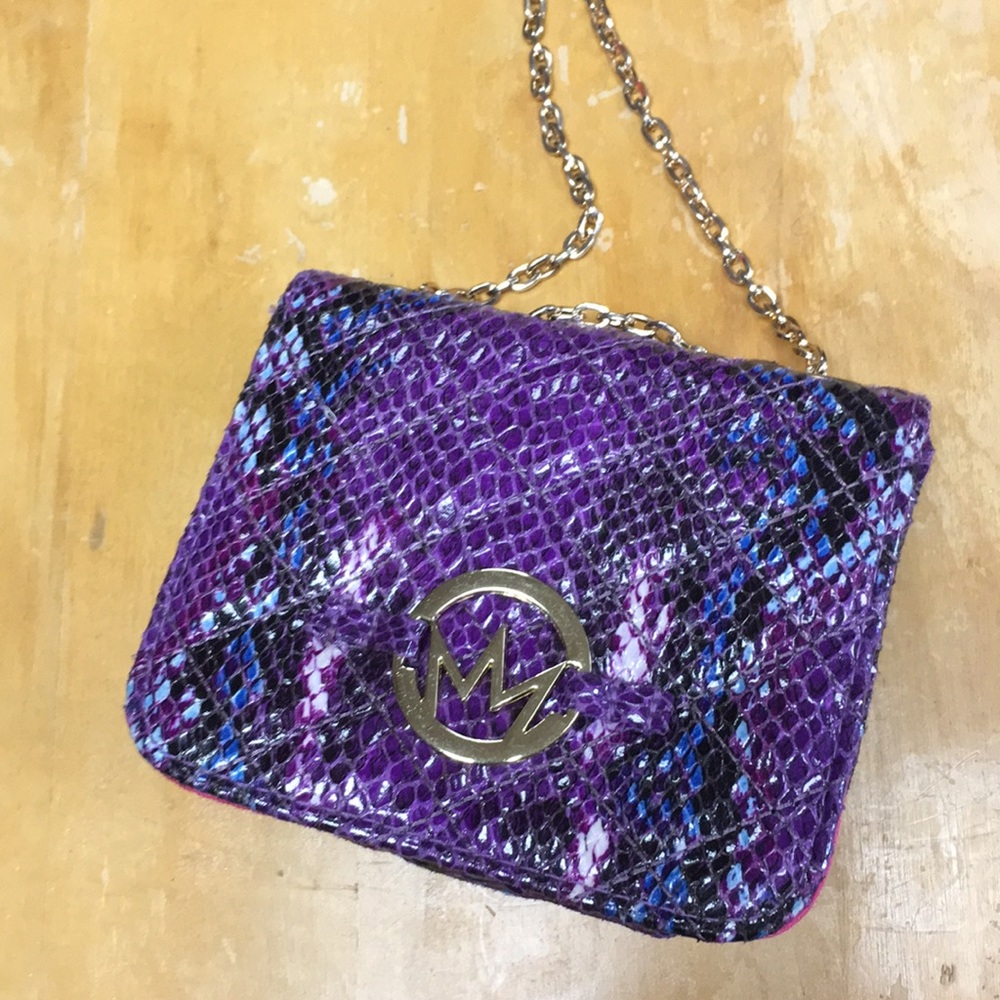 Niki Minaj purse with chain